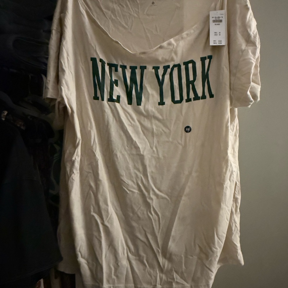 NWT Hollister Off-the-Shoulder Tee 🌞🫶